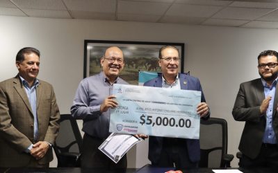 Premia JCAS a ganador del Concurso Ecos Acuáticos Chihuahuenses