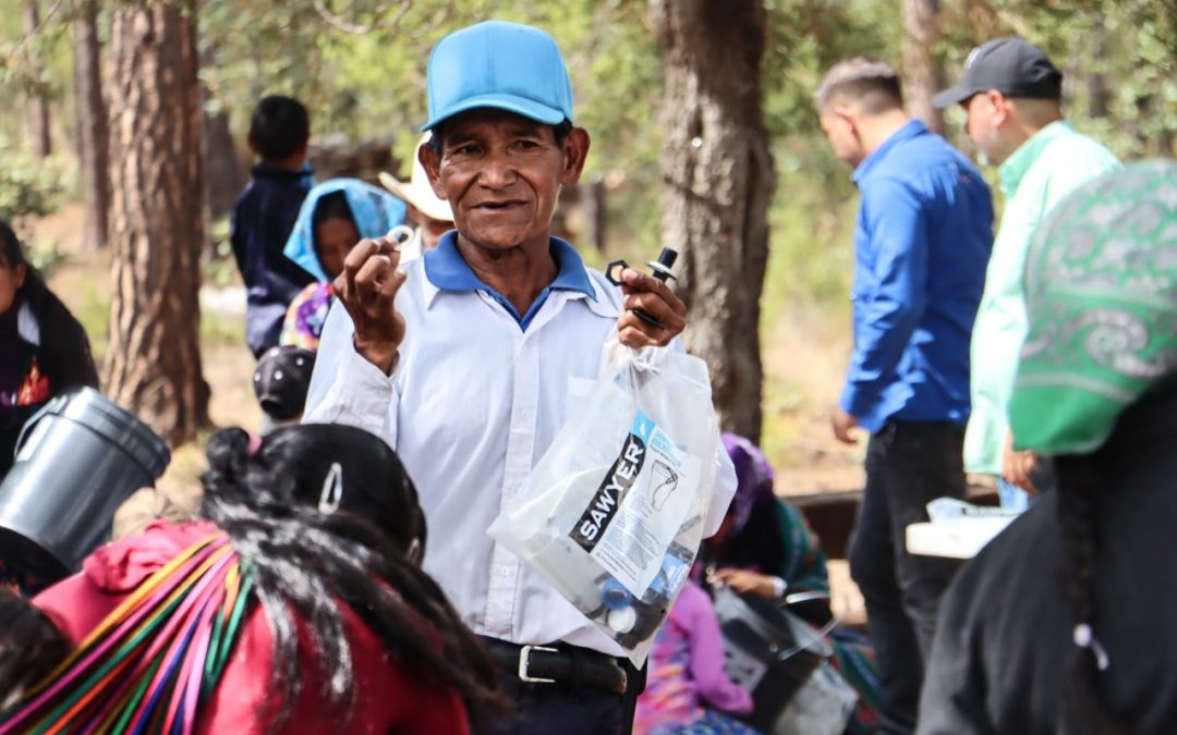 Lleva JCAS tinacos, filtros y garrafones de agua potable a la Sierra Tarahumara