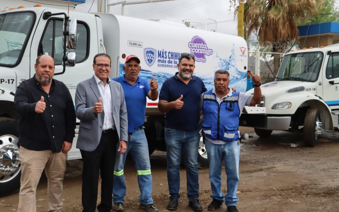 Entrega JCAS pipas para fortalecer la distribución de agua en Parral
